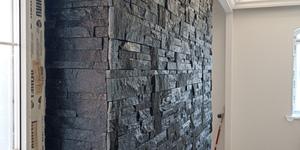 Натуральный камень на стену в интерьере купить 3D панели RKS SLATE Сланец Black Quartz Modern (5)