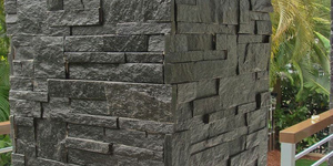 Черные каменные цоколь, подпорные стены и колонны фото 3D панели RKS SLATE Сланец Black Quartz Modern (3)
