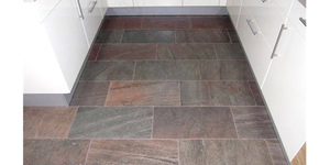 Плитка для пола на кухне из натурального камня RKS SLATE Сланец Cooper Brushed купить