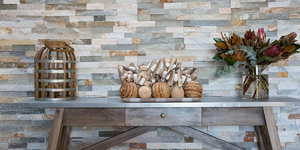 Акцентная стена в гостиной из камня 3D панели RKS SLATE Сланец Beige Slate Classic фото (13)