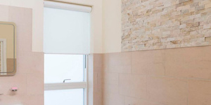 3D панели из натурального камня Кварцит Beige Quartz Classic от бренда  RKS SLATE каменная стена в ванной фото