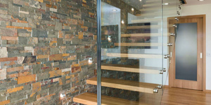 Отделка лестницы и стен каменной плиткой 3D панели RKS SLATE Сланец Multicolor Modern купить (1)
