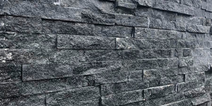 Цоколь облицованный 3D панелями из натурального камня Кварцит Black Quartz Classic от бренда RKS SLATE фото готового дома смотреть (7)