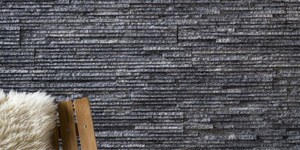 Каменные стены в интерьере, на фото 3D панели RKS SLATE Кварцит Black Quartz купить (2)