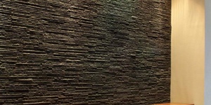 Каменные стены в интерьере, на фото 3D панели RKS SLATE Кварцит Black Quartz купить (3)