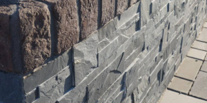 Цоколь дома облицованный черной каменной мозаикой фото 3D панели RKS SLATE Сланец Matt Black Slate Modern заказать (4)