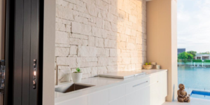 Стены на кухне из белого камня натурального 3D панели RKS SLATE Песчаник White Sandstone Country заказать с доставкой (4)