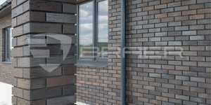 Кирпич_лицевой_БРАЕР_кладка_Limited_риф_на_фасаде_одноэтажного_дома_фото_объекта (13)