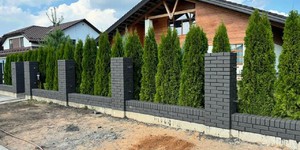 Забор из кирпича ЛСР графитовый рустик 1НФ (1)