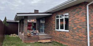 Клинкерный кирпич ЛСР Прага светло-коричневый флэш, береста, 0,7НФ фото дома