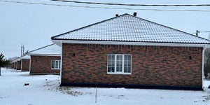Фото кладки фасада дома из кирпича красный флэш 1NF бренда ЛСР (4)