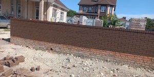 Фото кладки фасада из кирпича ЛСР Кёльн в Курске (2)