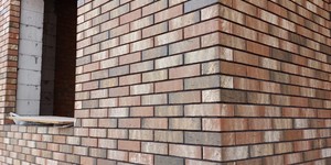 Цоколь из черного клинкерного кирпича ЛСР Рейкьявик матовый (3)