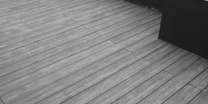Террасная доска ДПК Bamberg Square Natural English Barnwood открытый балкон с настилом из дпк (1)
