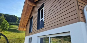Фасадная доска ДПК BAMBERG Alpine Lebanese Cedar фото облицовки частного дома из ДПК (2)