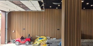 Реечная панель Different Lines, Australian Palisander, Co-Extrusion стены в гараже рейкой разной ширины реальные фото (2)