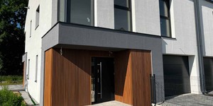 Реечная панель ДПК Turtle Shell, Middle Lines, Australian Palisander Co-Extrusion коричневые рейки на фасаде фото реализованных объектов (1)