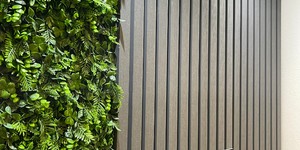 Реечная панель ДПК в интерьере от бренда Turtle Shell, Middle Lines, Canadian Maple Co-Extrusion (2)
