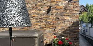 Проект дома с фасадом из Кровельного Сланца RKS SLATE Charcoal и 3D панели Сланец Cedar Slate Country Rockface Strips (2)
