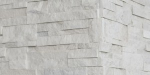 Фасад дома из натурального белого камня заказать 3D панели RKS SLATE Кварцит White Quartz Modern с доставкой (10)