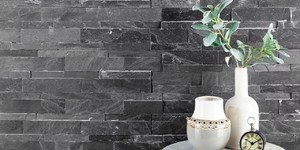 Интерьерные решения камень для стен в виде мозаики 3D панели Сланец Jaсk Black от RKS SLATE