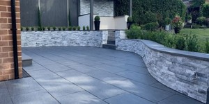 Отделка камнем подпорных стен и забора с применением 3D панели RKS SLATE Мрамор Cloudy Grey фото результата (8)