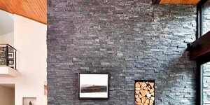 Фасад камина облицованный 3D панелями из натурального камня Кварцит Black Quartz Classic от бренда RKS SLATE смотреть фото результата (3)