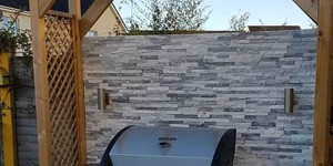 Каменная отделка стен кухни и уличной барбекю-зоны 3D панелями RKS SLATE Мрамор Cloudy Grey заказать с доставкой (6)