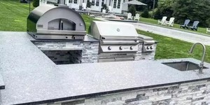 Каменная отделка стен кухни и уличной барбекю-зоны 3D панелями RKS SLATE Мрамор Cloudy Grey заказать