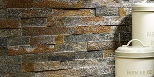 Кухонный фартук из камня 3D панели Кварцит Multi Quartz Classic от бренда RKS SLATE фото кухни (2)