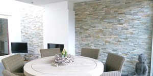 Отделка стены камнем в кухне и столовой 3D панели RKS SLATE Сланец Beige Slate Classic фото результата (2)