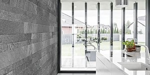 Стена из камня на кухне фото 3D панели RKS SLATE Сланец Silver Grey Natural (2)