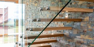 Каменная стена у лестницы заказать 3D панели RKS SLATE Сланец Dark Multicolor Modern с доставкой (1)