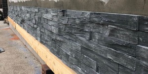 Цоколь из природного камня 3D мозаика из камня RKS SLATE Сланец Black Bark Rockface фото (10)