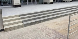 Гранитная плитка RKS SLATE Грей Пёрл (Grey Pearl), Термообработанная 600х300х30 (фотоотзыв, крыльцо) БГТУ Шухова Белгород (2)
