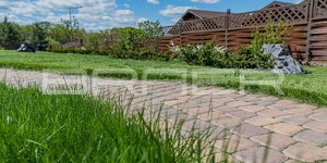 Дорожки у частного дома из тротуарной плитки БРАЕР Классико Круговая Мальва  (4)