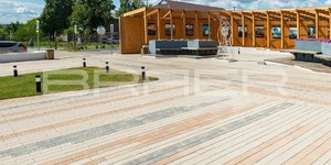 Тротуарная плитка БРАЕР Домино плато, песочный и туман - фото мощения площадей и больших территорий (1)